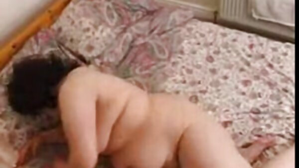 Prächtiger russischer blonder Teenie mit schönem Hintern genießt Analsex auf dem hd porn tube german Tisch
