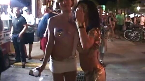 Oversexed blonde Babe spielt mit saftigen Titten für eine Kamera free german porn tube