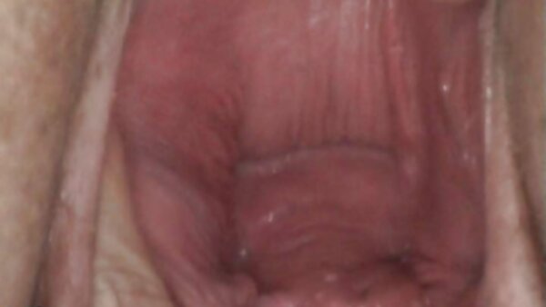 Die schlanke Brünette Sarah O'Neal fickt die Muschi mit den Fingern und lutscht einen riesigen Schwanz german casting porn